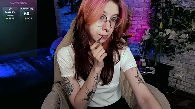 Snapshot of Alice_Nyx chatting on 06.23.26 Alice Nyx online show from 06.23.26