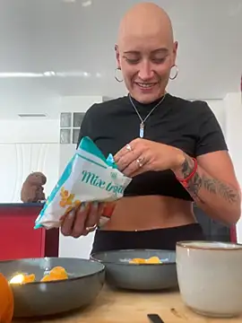 Snapshot of zensorial chatting on 04.05.26 zensorial online show from 04.05.26