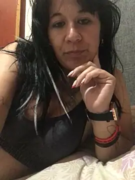 Snapshot of Laacoluu chatting on 04.25.26 Laacoluu online show from 04.25.26