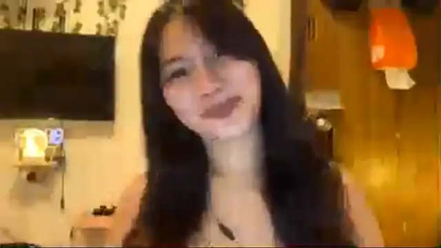 Snapshot of GlindaDejardin chatting on 04.11.26 GlindaDejardin online show from 04.11.26