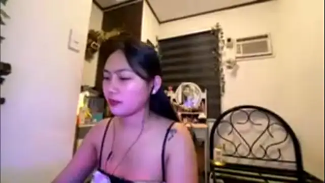 Snapshot of GlindaDejardin chatting on 04.14.26 GlindaDejardin online show from 04.14.26