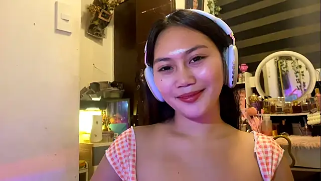 Snapshot of GlindaDejardin chatting on 04.23.26 GlindaDejardin online show from 04.23.26