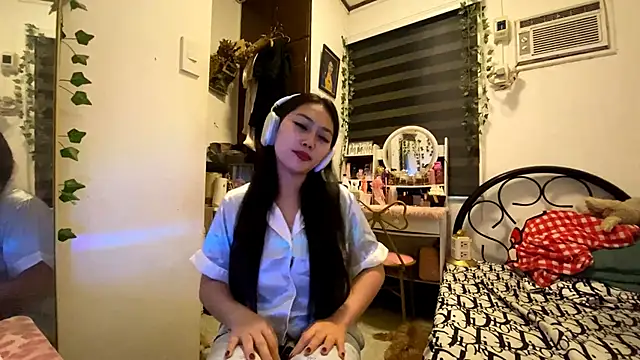 Snapshot of GlindaDejardin chatting on 05.03.26 GlindaDejardin online show from 05.03.26