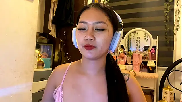 Snapshot of GlindaDejardin chatting on 05.06.26 GlindaDejardin online show from 05.06.26