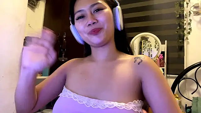 Snapshot of GlindaDejardin chatting on 05.11.26 GlindaDejardin online show from 05.11.26