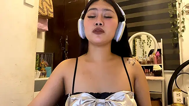 Snapshot of GlindaDejardin chatting on 05.15.26 GlindaDejardin online show from 05.15.26