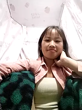 Snapshot of Yo-must chatting on 04.23.26 Yo-must online show from 04.23.26