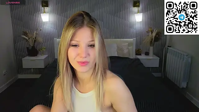 Snapshot of Angelina_Becker chatting on 05.10.26 Angelina Becker online show from 05.10.26