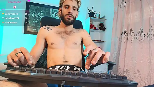 Snapshot of Axel_storm2 chatting on 04.04.26 Axel storm2 online show from 04.04.26