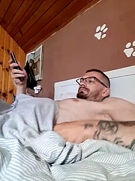 Snapshot of jozsi1995 chatting on 05.13.26 jozsi1995 online show from 05.13.26