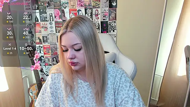 Snapshot of AmeliePeach chatting on 05.28.26 AmeliePeach online show from 05.28.26