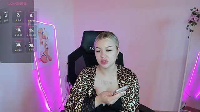 Snapshot of AmeliePeach chatting on 06.19.26 AmeliePeach online show from 06.19.26