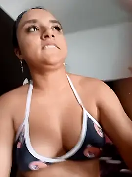 Snapshot of Valentina_Narvaez chatting on 04.22.26 Valentina Narvaez online show from 04.22.26
