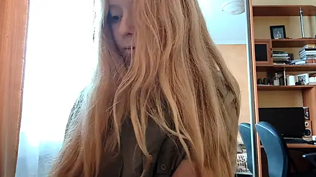 Snapshot of KateVibe_01 chatting on 04.14.26 KateVibe 01 online show from 04.14.26