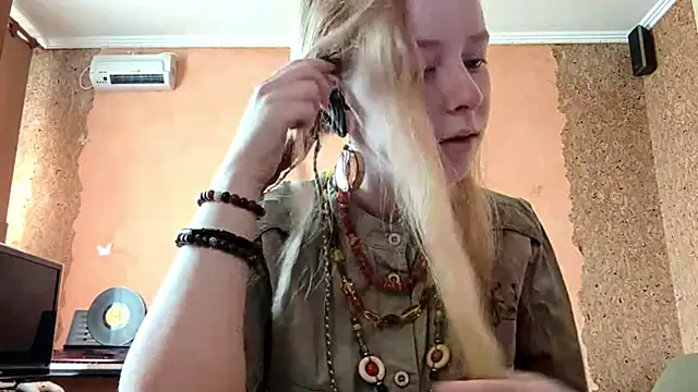 Snapshot of KateVibe_01 chatting on 04.14.26 KateVibe 01 online show from 04.14.26