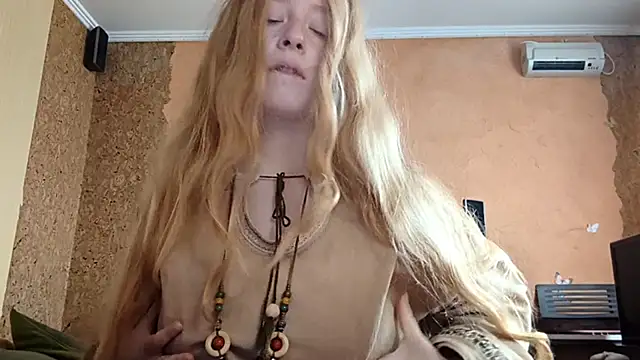 Snapshot of KateVibe_01 chatting on 04.28.26 KateVibe 01 online show from 04.28.26
