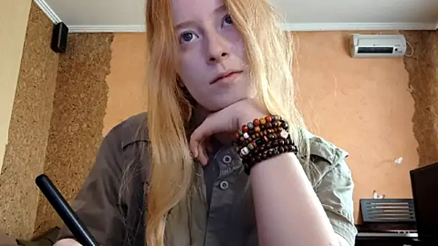 Snapshot of KateVibe_01 chatting on 05.04.26 KateVibe 01 online show from 05.04.26