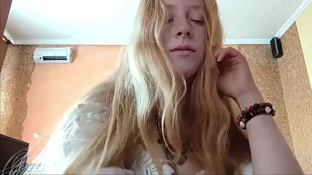 Snapshot of KateVibe_01 chatting on 05.19.26 KateVibe 01 online show from 05.19.26