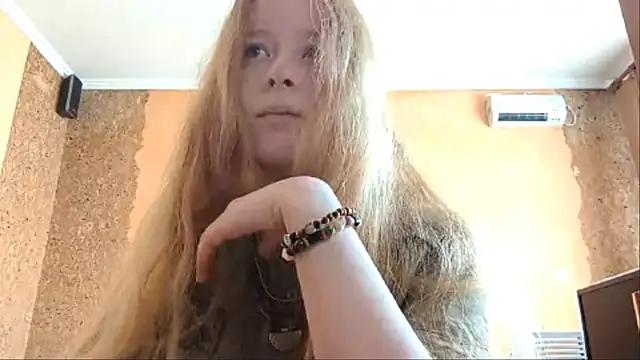Snapshot of KateVibe_01 chatting on 05.20.26 KateVibe 01 online show from 05.20.26
