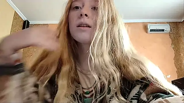 Snapshot of KateVibe_01 chatting on 05.29.26 KateVibe 01 online show from 05.29.26