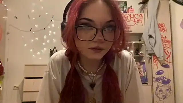 Snapshot of RedHeadCat chatting on 04.05.26 RedHeadCat online show from 04.05.26