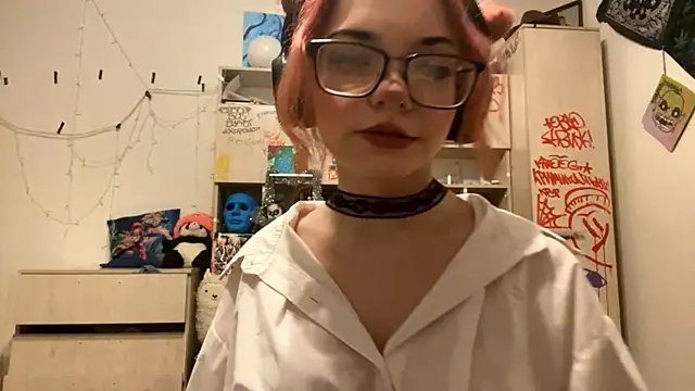 Snapshot of RedHeadCat chatting on 04.23.26 RedHeadCat online show from 04.23.26
