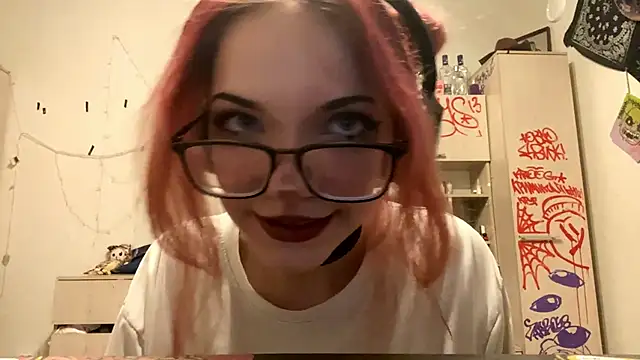Snapshot of RedHeadCat chatting on 04.24.26 RedHeadCat online show from 04.24.26