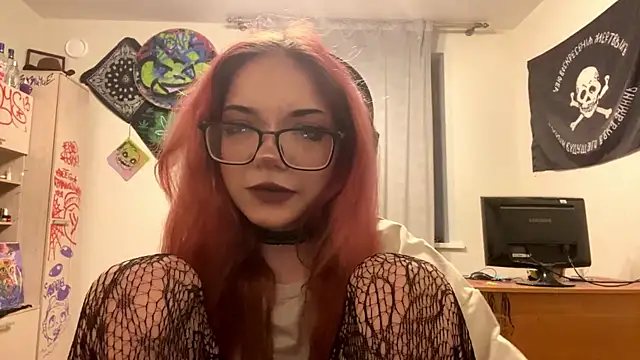 Snapshot of RedHeadCat chatting on 04.28.26 RedHeadCat online show from 04.28.26