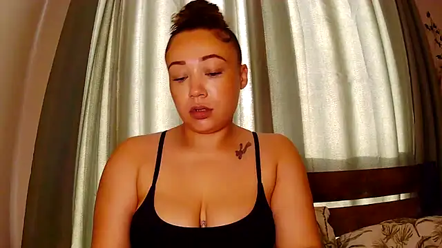 Snapshot of Theone_T chatting on 06.19.26 Theone T online show from 06.19.26