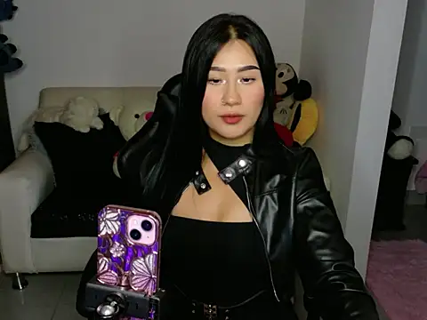 Snapshot of EvelynLeen_ chatting on 04.18.26 EvelynLeen online show from 04.18.26