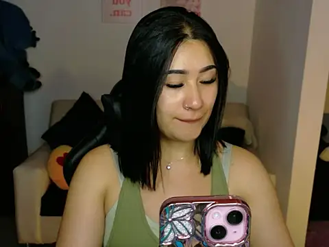 Snapshot of EvelynLeen_ chatting on 05.21.26 EvelynLeen online show from 05.21.26