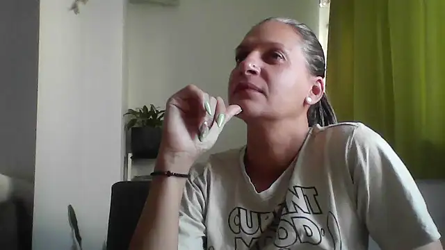 Snapshot of SweetLilTrouble chatting on 06.15.26 SweetLilTrouble online show from 06.15.26