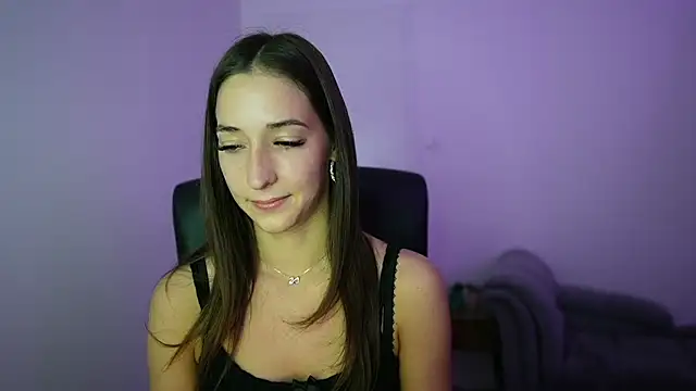 Snapshot of Crystalbrunette18 chatting on 05.18.26 Crystalbrunette18 online show from 05.18.26