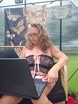 Snapshot of Blondejenn chatting on 06.17.26 Blondejenn online show from 06.17.26