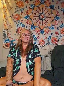 Snapshot of Blondejenn chatting on 07.22.26 Blondejenn online show from 07.22.26