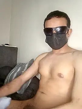 Snapshot of LuisLatinboyy chatting on 04.05.26 LuisLatinboyy online show from 04.05.26