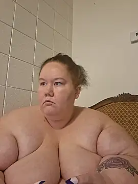 Snapshot of hisalphaqueen27 chatting on 04.11.26 hisalphaqueen27 online show from 04.11.26