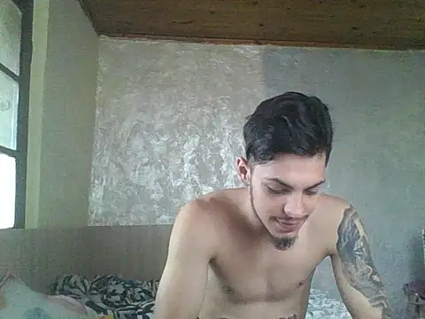 Snapshot of robertmrn112 chatting on 05.17.26 robertmrn112 online show from 05.17.26