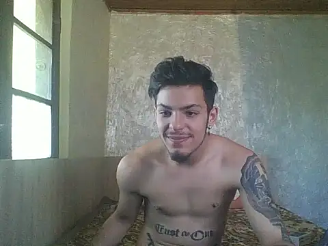 Snapshot of robertmrn112 chatting on 05.27.26 robertmrn112 online show from 05.27.26
