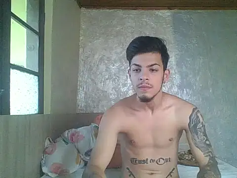 Snapshot of robertmrn112 chatting on 05.30.26 robertmrn112 online show from 05.30.26