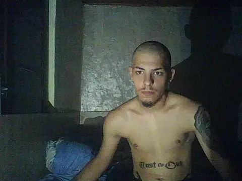 Snapshot of robertmrn112 chatting on 06.04.26 robertmrn112 online show from 06.04.26
