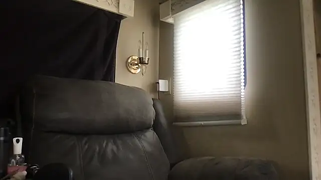 Snapshot of GypsiiCornel chatting on 04.26.26 GypsiiCornel online show from 04.26.26
