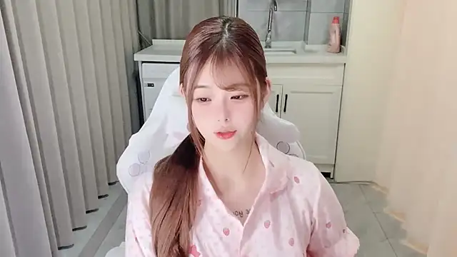 Snapshot of xiaoyugan_cute chatting on 06.18.26 xiaoyugan cute online show from 06.18.26