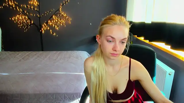 Snapshot of SonnySofia chatting on 04.28.26 SonnySofia online show from 04.28.26