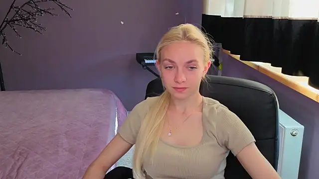 Snapshot of SonnySofia chatting on 05.19.26 SonnySofia online show from 05.19.26