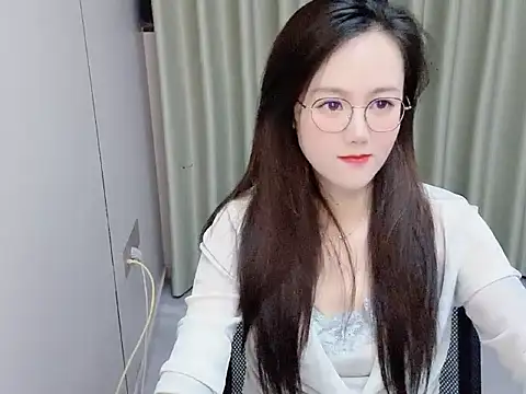 Snapshot of G0080 chatting on 05.14.26 G0080 online show from 05.14.26