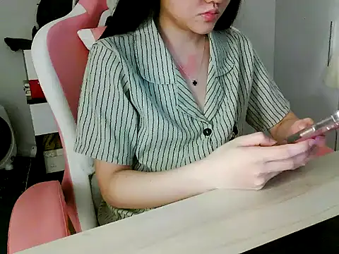 Snapshot of lucienguyen chatting on 04.18.26 lucienguyen online show from 04.18.26