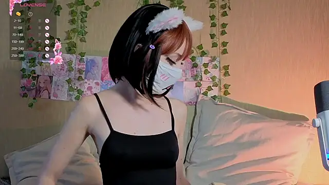 Snapshot of LunaNyanmi chatting on 05.13.26 LunaNyanmi online show from 05.13.26