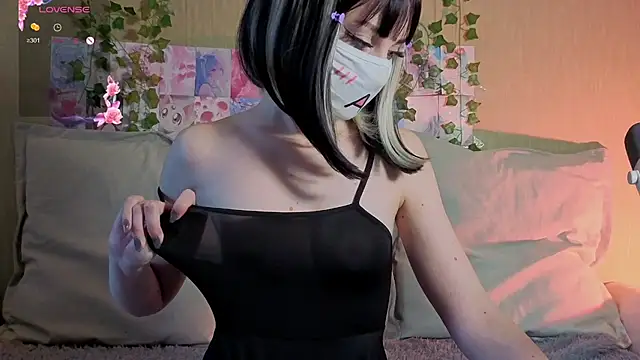 Snapshot of LunaNyanmi chatting on 05.30.26 LunaNyanmi online show from 05.30.26