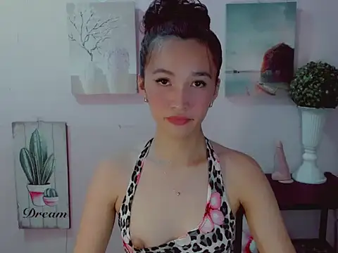 Snapshot of Mystic_haraxx chatting on 05.27.26 Mystic haraxx online show from 05.27.26